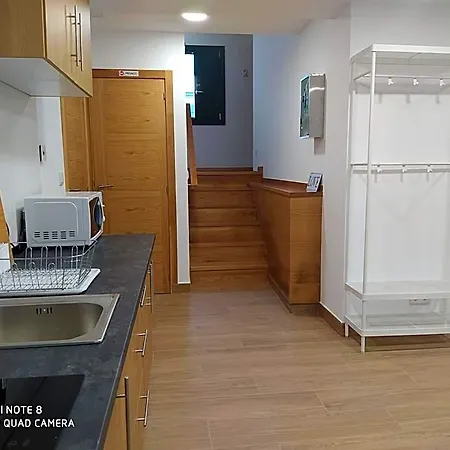 Huellas Albergue-turistico * Castromayor